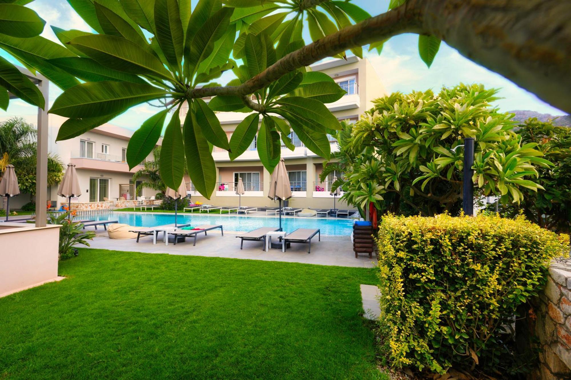 Relax Hotel Palaiochora Ngoại thất bức ảnh