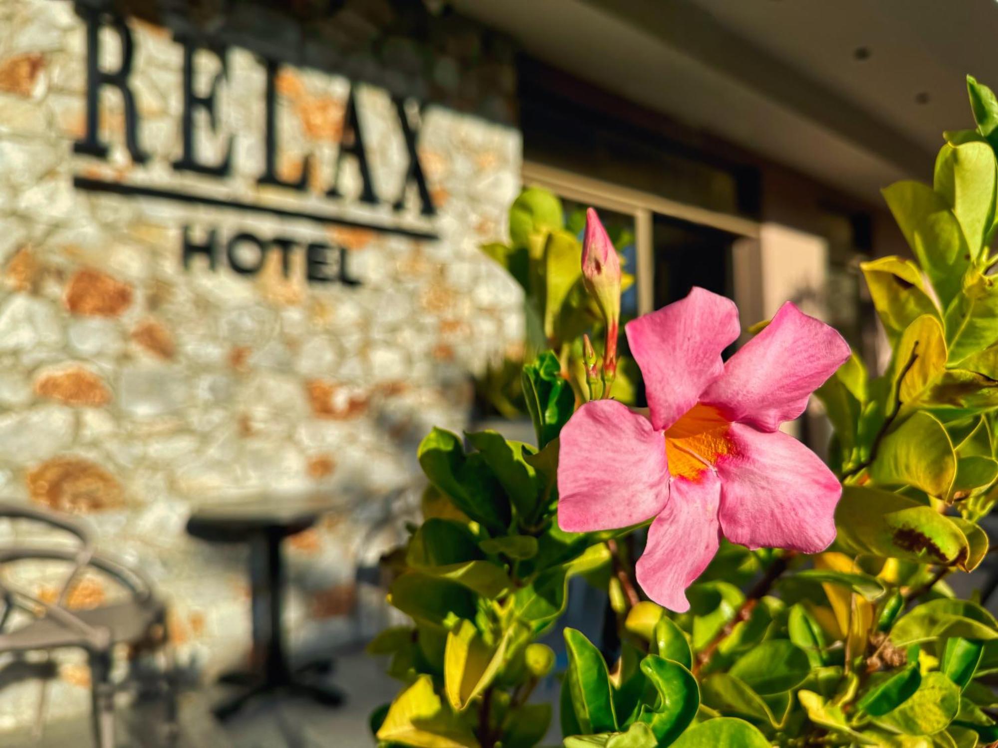 Relax Hotel Palaiochora Ngoại thất bức ảnh
