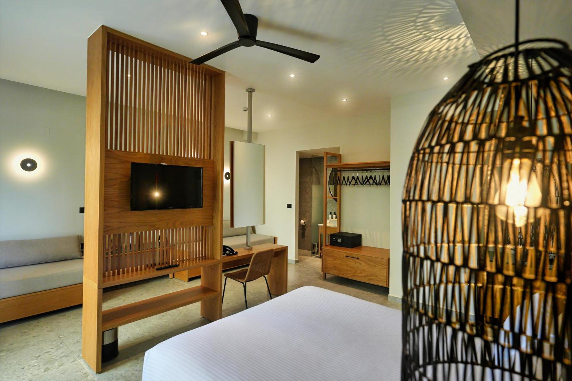 Relax Hotel Palaiochora Ngoại thất bức ảnh