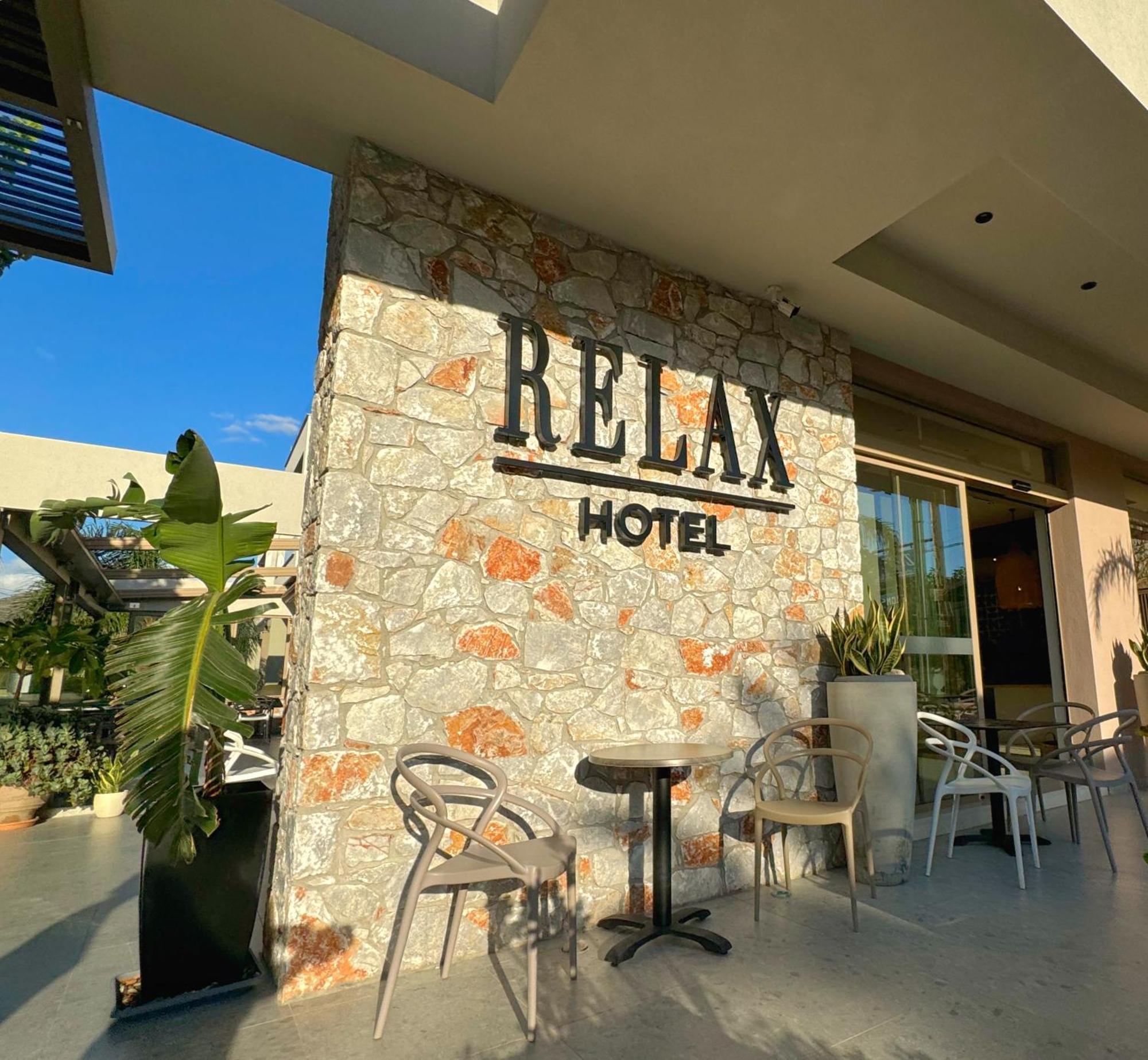 Relax Hotel Palaiochora Ngoại thất bức ảnh